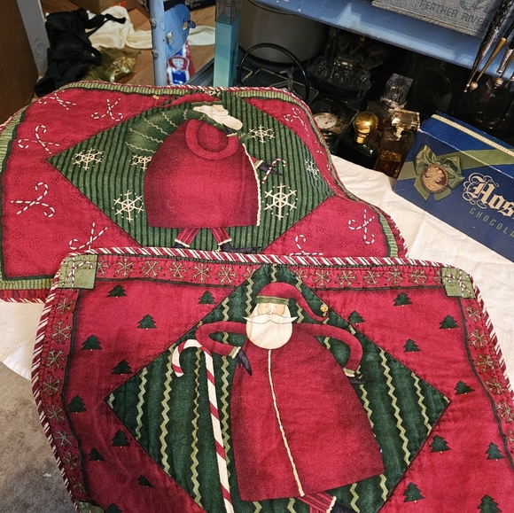 Vintage Debbie Mumm Christmas Fabric Santa Placemats - Picture 2 of 4